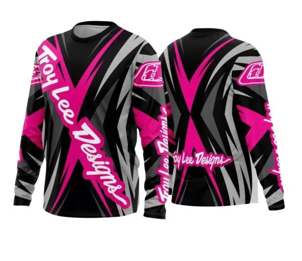 Camisa com logo no peito e estampa grande nas costas que traz um design arrojado de motocross e trilhas, combinando estilo e atitude para amantes do esporte off-road.